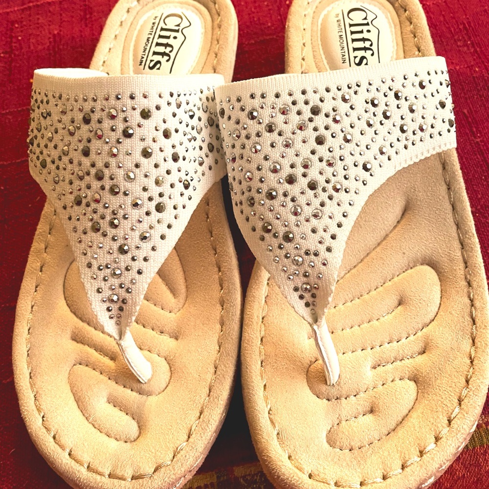 NEW! 8.5 Women’s thong sandals, 1” heel. SALE!!!! - Picture 5 of 7